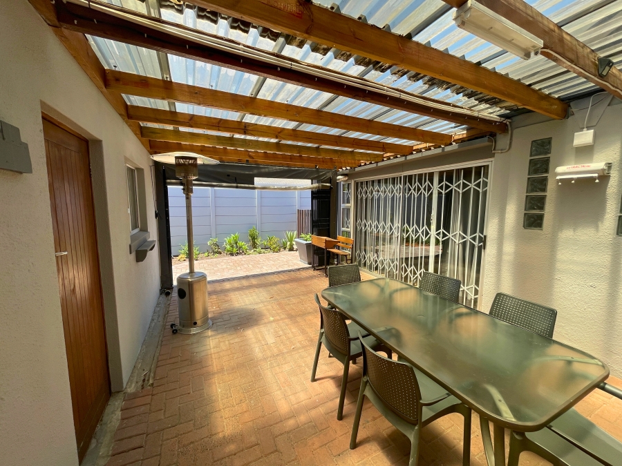 2 Bedroom Property for Sale in Plattekloof Glen Western Cape